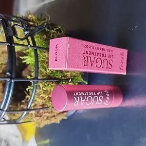 fresh SUGAR Lip Balm Hydrating Treatment Color: Bloom A muted pink